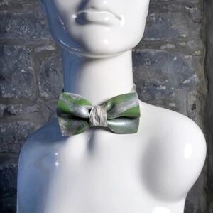 Guillotine Sculpted Bow Tie: Rögé